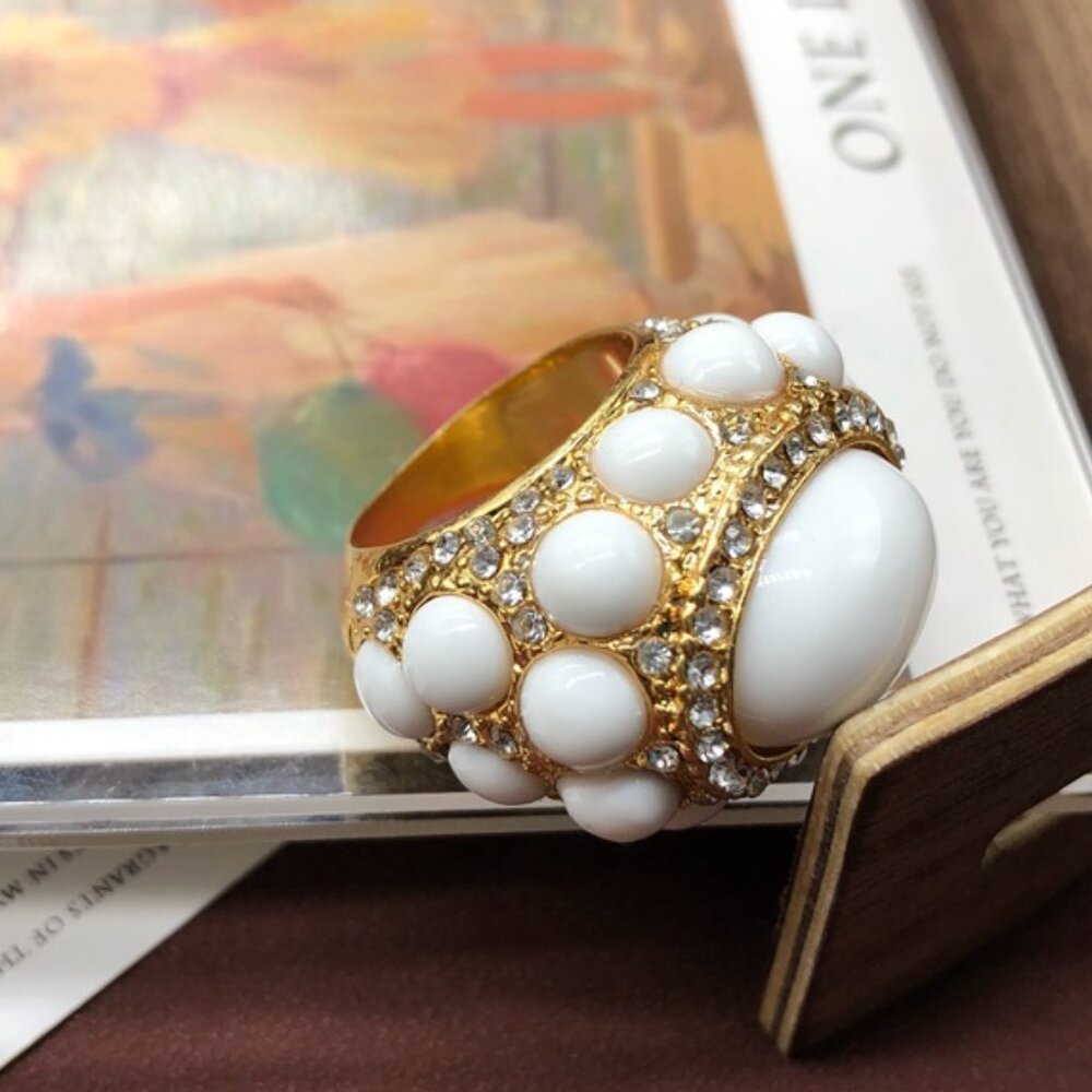 🌟 Oversized Glam White Resin Oval  Ring